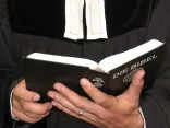 Die Bibel lesen (Foto: Werner N&auml;f)